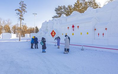 建设中的太阳岛雪博会