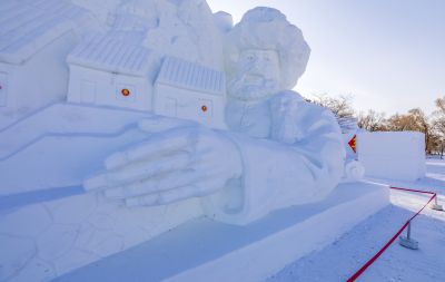 建设中的太阳岛雪博会
