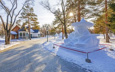 建设中的太阳岛雪博会
