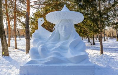 建设中的太阳岛雪博会