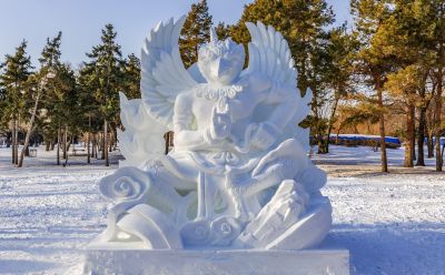 建设中的太阳岛雪博会