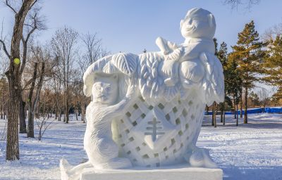 建设中的太阳岛雪博会