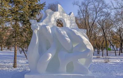 建设中的太阳岛雪博会