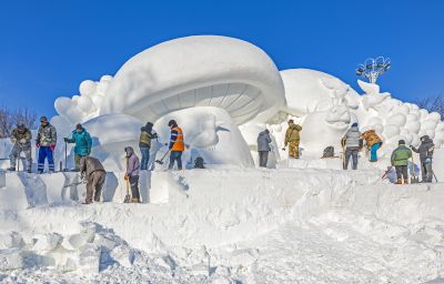 建设中的太阳岛雪博会