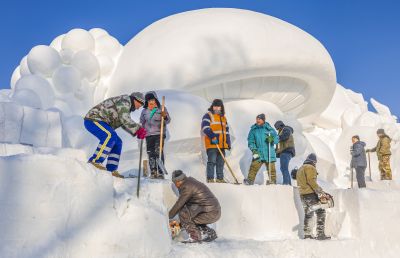建设中的太阳岛雪博会