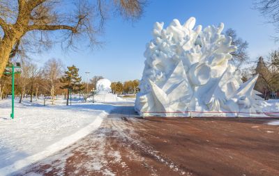 建设中的太阳岛雪博会