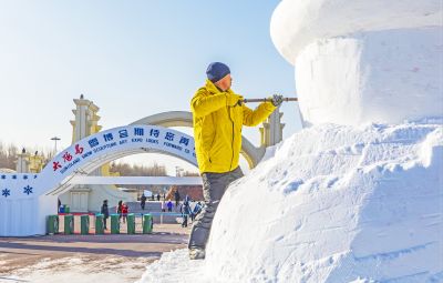 建设中的太阳岛雪博会