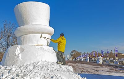 建设中的太阳岛雪博会