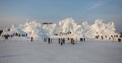 寒地美容师冰雪大世界主雪雕制作