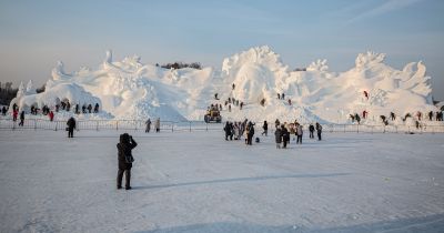 寒地美容师冰雪大世界主雪雕制作