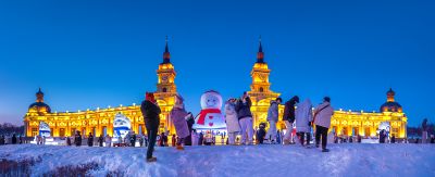 网红大雪人越夜越美丽1