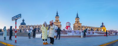 网红大雪人越夜越美丽1