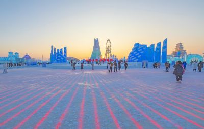 冰雪大世界流光溢彩