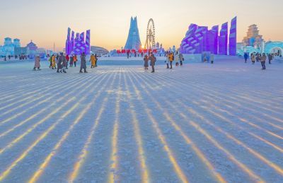 冰雪大世界流光溢彩