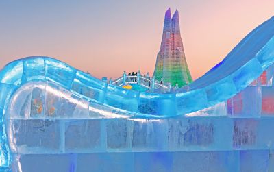 冰雪大世界流光溢彩