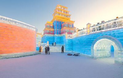 冰雪大世界流光溢彩