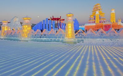 冰雪大世界流光溢彩