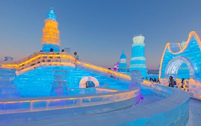 冰雪大世界流光溢彩
