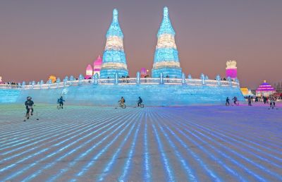 冰雪大世界流光溢彩