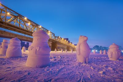 建设中的松花江雪人谷