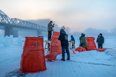 建设中的松花江雪人谷