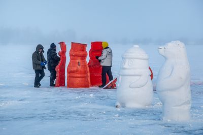 建设中的松花江雪人谷