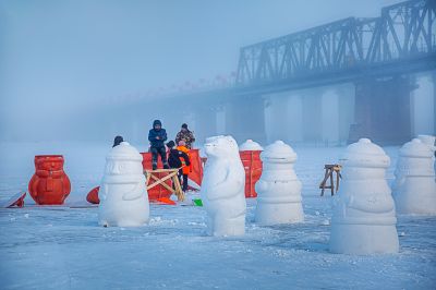 建设中的松花江雪人谷