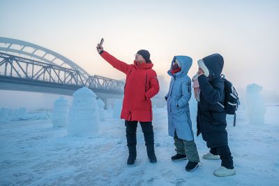 建设中的松花江雪人谷