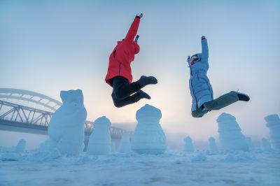 建设中的松花江雪人谷
