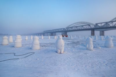 建设中的松花江雪人谷
