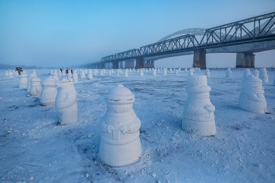 建设中的松花江雪人谷