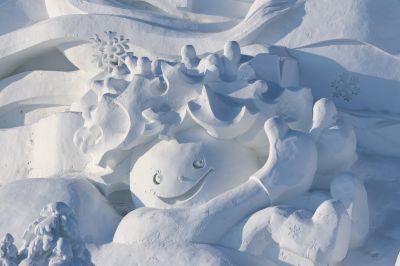 太阳岛雪博会雪雕精雕细刻