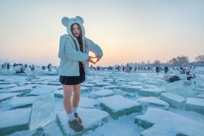 黄昏中的冰城钻石海