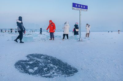 黄昏中的冰城钻石海