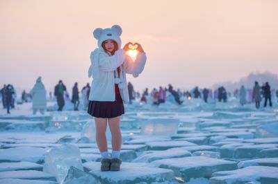 黄昏中的冰城钻石海