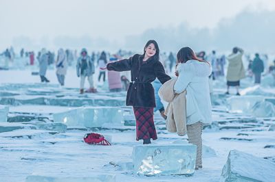 黄昏中的冰城钻石海