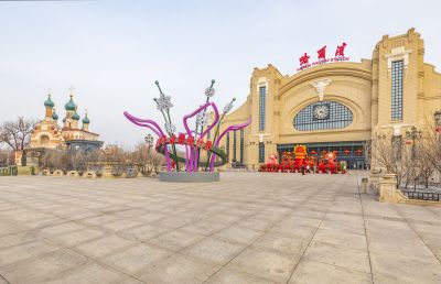 春节期间的哈站南北广场