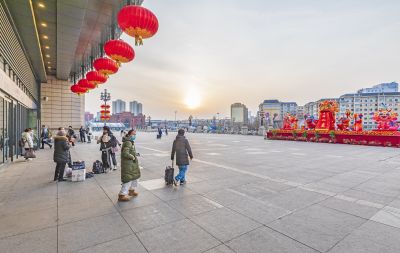春节期间的哈站南北广场
