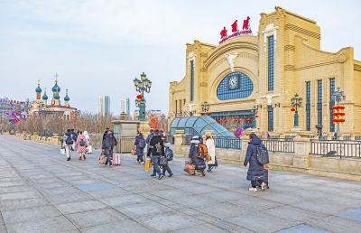 春节期间的哈站南北广场