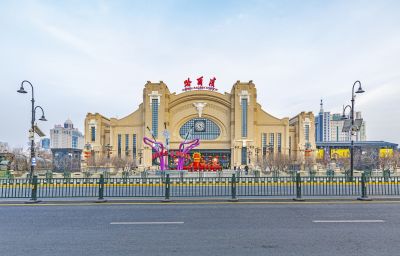 春节期间的哈站南北广场