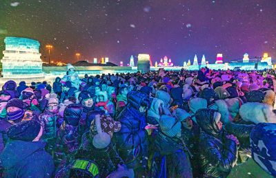 2024年冰雪大世界闭园前一天-下雪