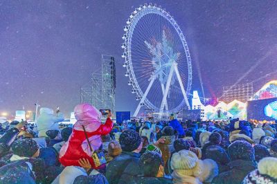 冰雪大世界闭园前一天雪