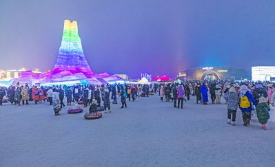 冰雪大世界闭园前一天雪