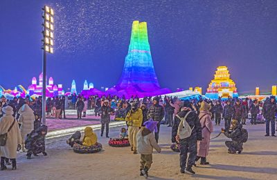 冰雪大世界闭园前一天雪