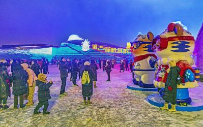 冰雪大世界闭园前一天雪