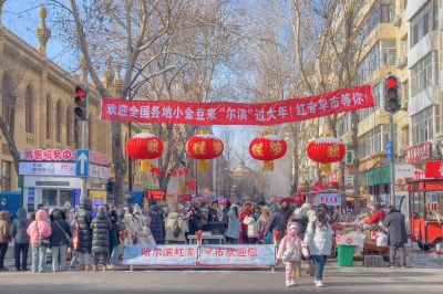 红专街早市的南方游客