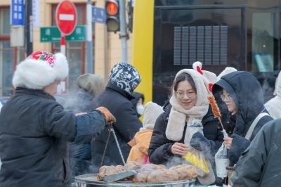 红专街早市的南方游客