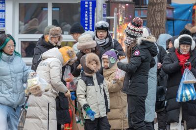 红专街早市的南方游客