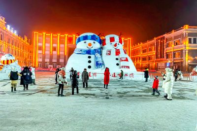 中华巴洛克雪人群落大雪人