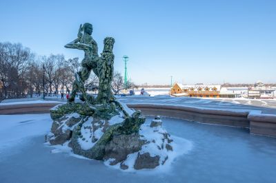 春雪后斯大林公园江畔
